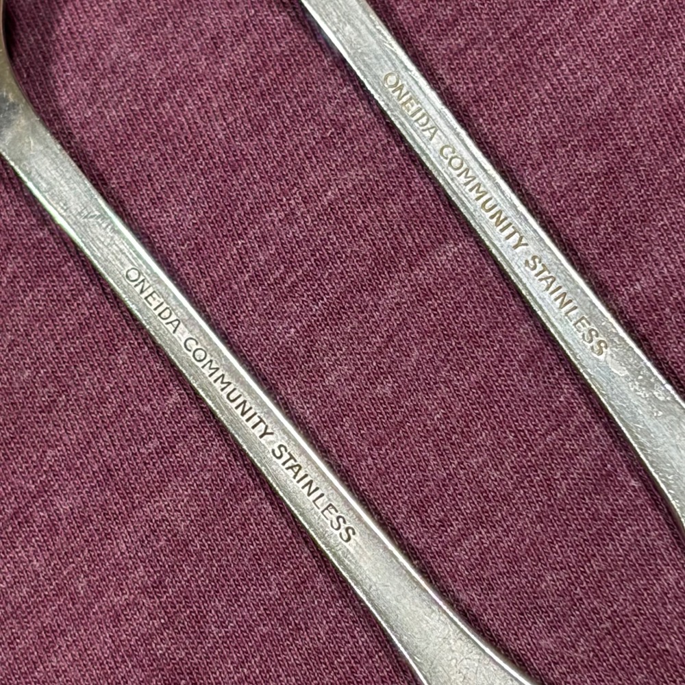 Vintage Oneida Patrick Henry Stainless Dinner Forks Set of 2 Replacement 7.25" - Picture 3 of 10